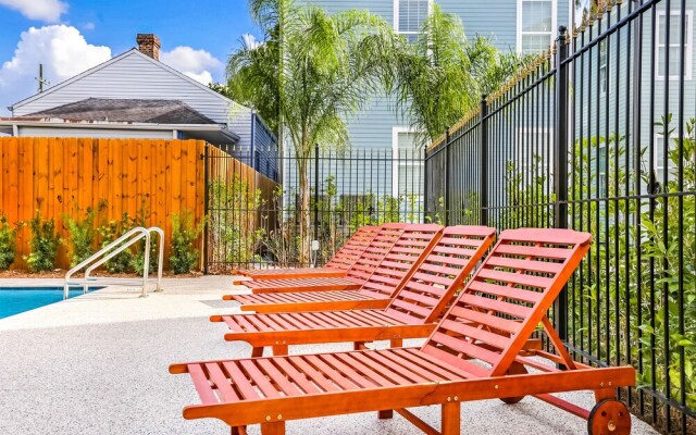 Stunning Modern and Fully-Upgraded 5 BR with Pool