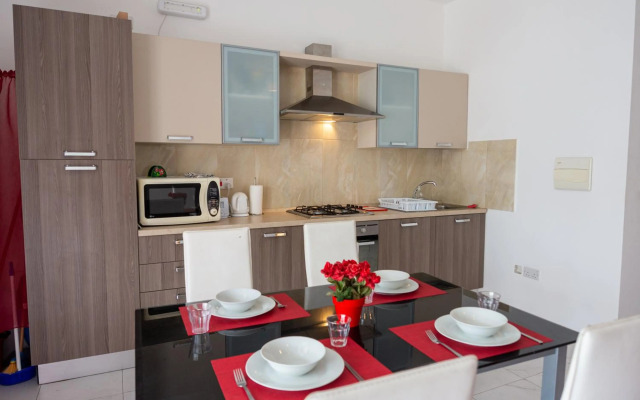 Seafront apartment between Valletta and Sliema