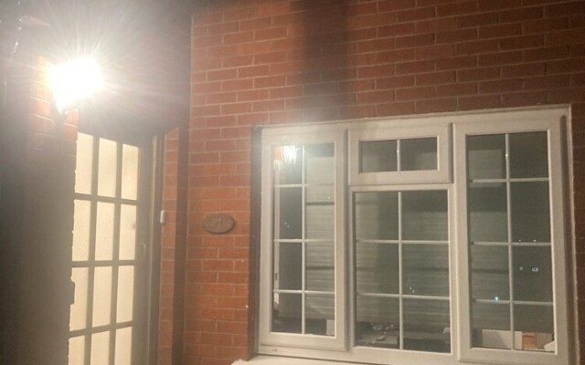 Entire Terraced two Story Redbrick House With Park