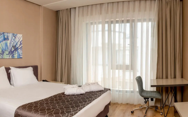 Elm Suite Hotel