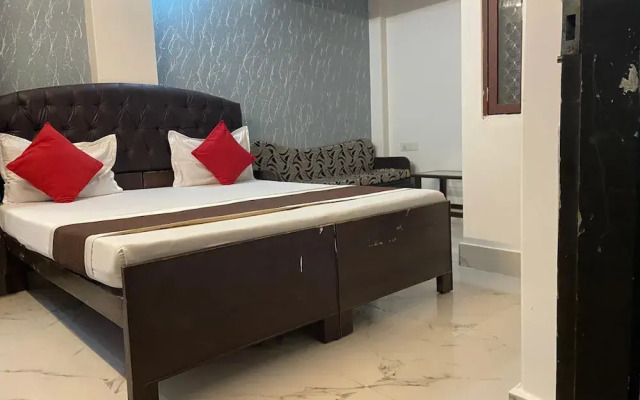 Goroomgo Temple City guest house