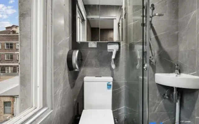 Cozy City Spot – Opposite Central, Easy Access to Sydney Icons