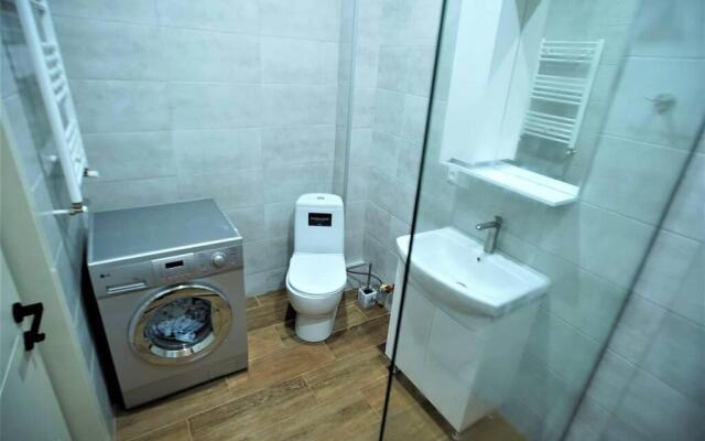 New Apartment Near Holiday Inn
