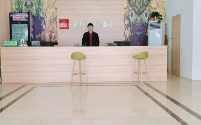 Jun Hotel (Shenqiu Zhaofeng Avenue)