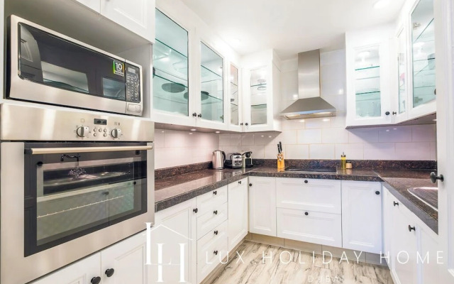 LUX  Modern Residence across Dubai Mall