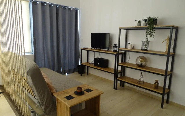 Zeus Bright & New Apartment - 25' walk to the Acropolis