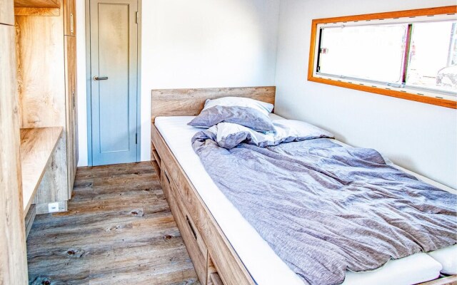 Nice Ship/boat in Hennigsdorf With 1 Bedrooms