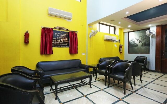 OYO 8178 Hotel Saket