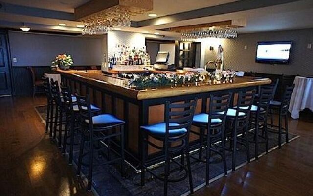 Roberts Riverwalk Urban Resort Hotel