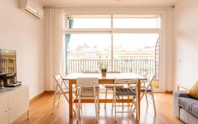 Bright and modern 4BD with terrace near Arc de Triomf