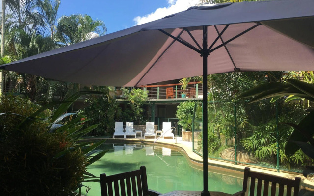 Bay Village Tropical Retreat & Apartments