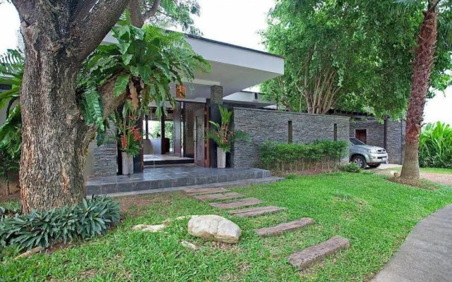 Solymar Villa