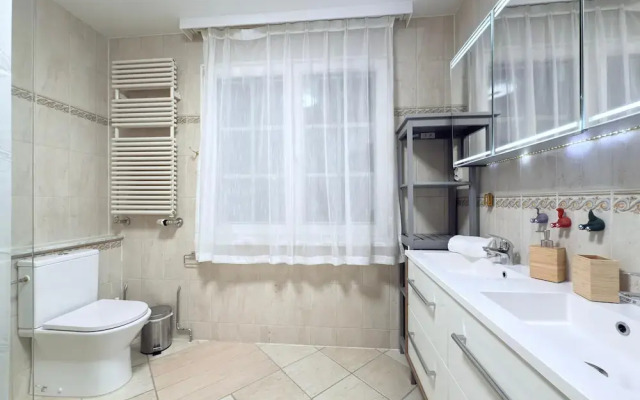 Spacious 4 bedrooms House
