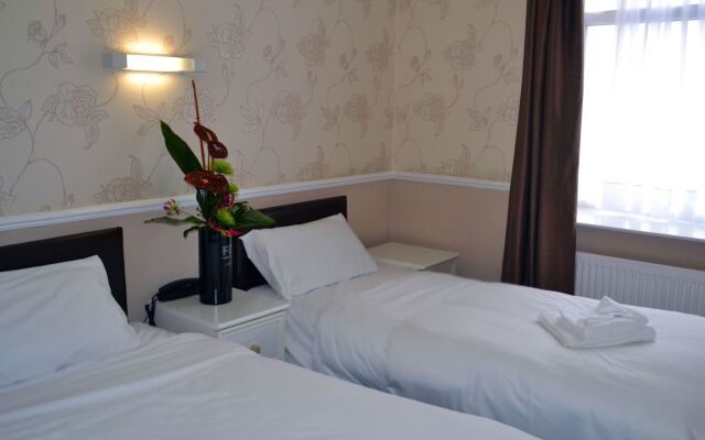 Lyndene Hotel