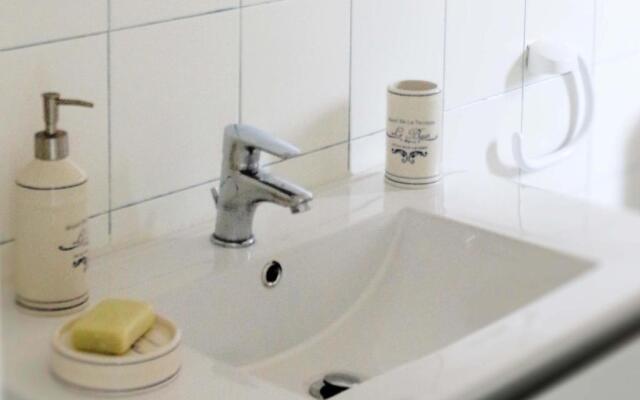 Sail into Portovenere Apartment w Parking & Balcony