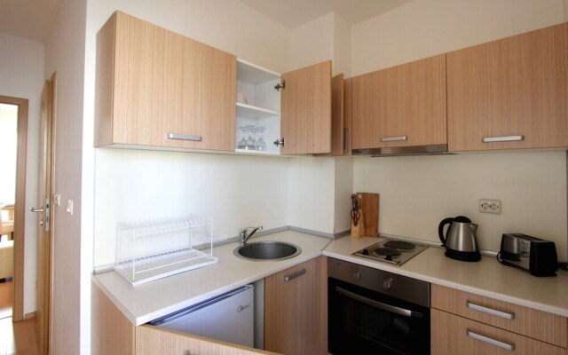 Seaside 1 BR Apartment With Balcony, up to 4 Pax