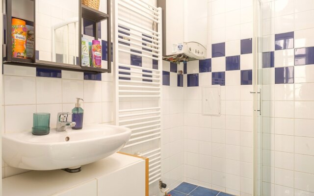 Designer Apartment - 5 min to Center