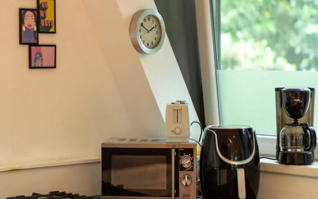 Lanaken Lakeside Cabin Stay