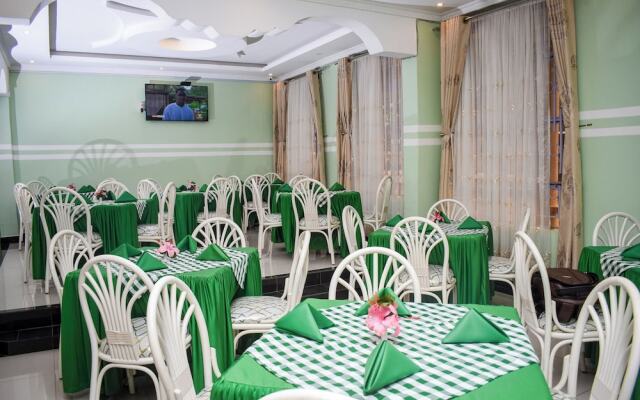 Glamour Apollo Hotel Webuye