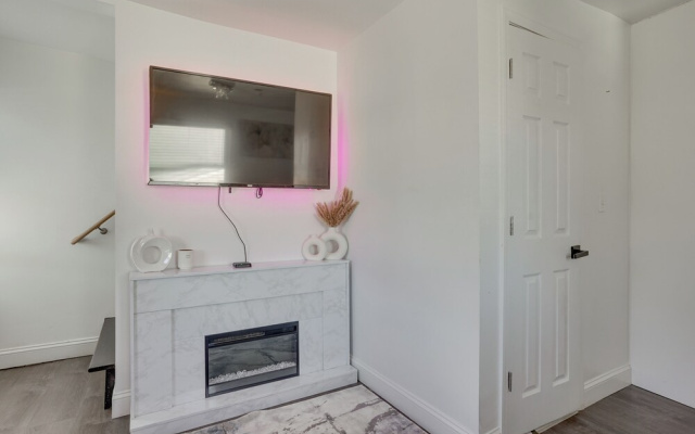 Easy Access to Nyc! Sleek Suburban Apartment