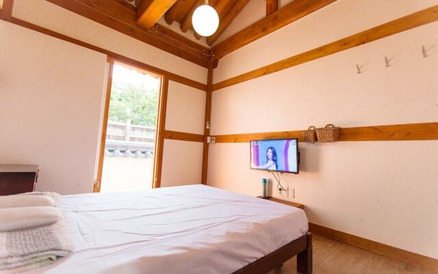 Jeonju Hanok Village Kkotmureut