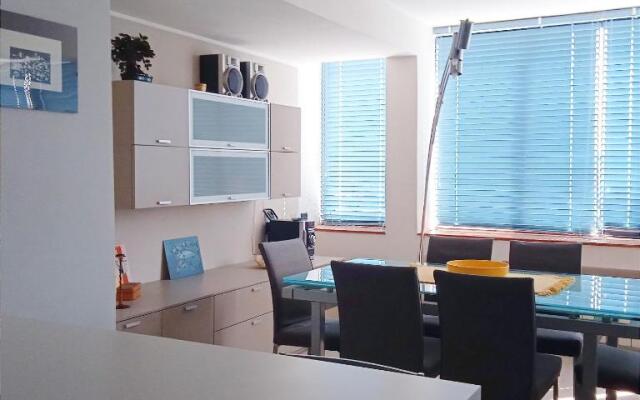 The House of Glass (La Casa di Vetro)