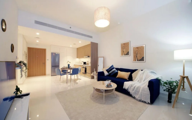 Luxury StayCation - Beachfront Apartment With Fantastic Palm Views