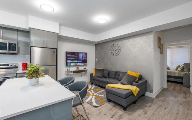 Exquisite 2 Bedroom Apt, mins to the falls.