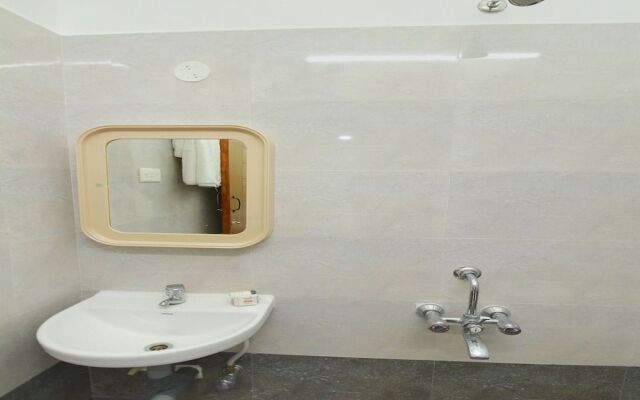 OYO 10777 Home Compact 2BHK Anna Salai