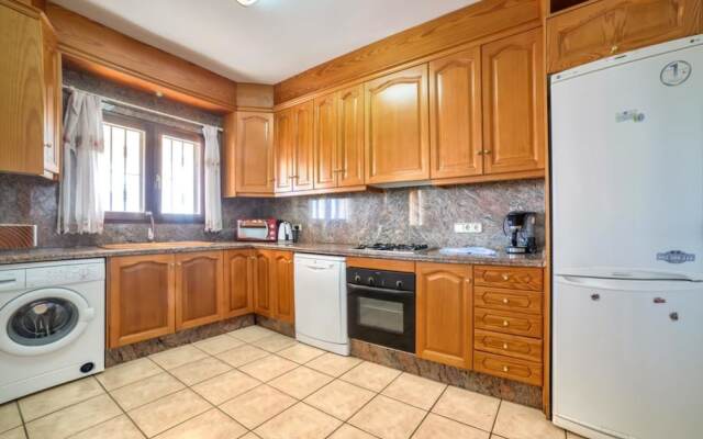 Villa - 6 Bedrooms with Pool and WiFi - 106408