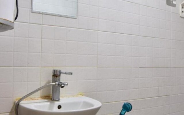 Life Guesthouse - Hostel