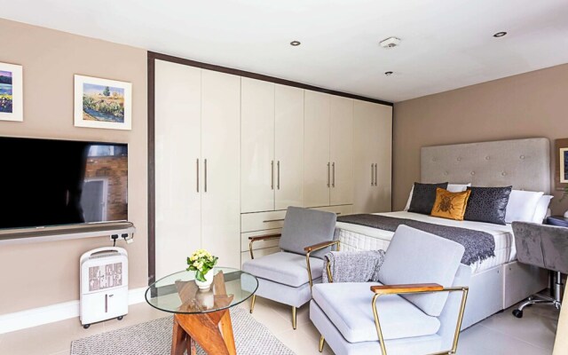 Charming Garden Studio