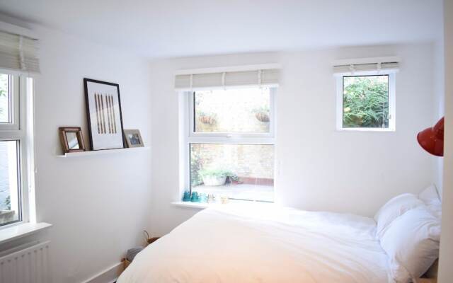 Light and Spacious 2 Bedroom Apartment in Peckham