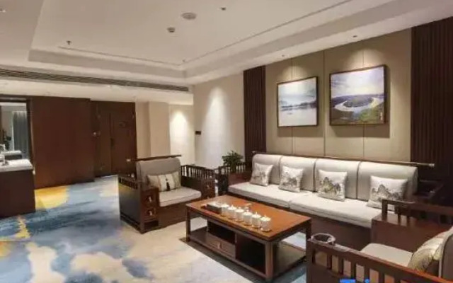 Rose Hotel (Nanyang Zhangheng Avenue Municipal Government Store)