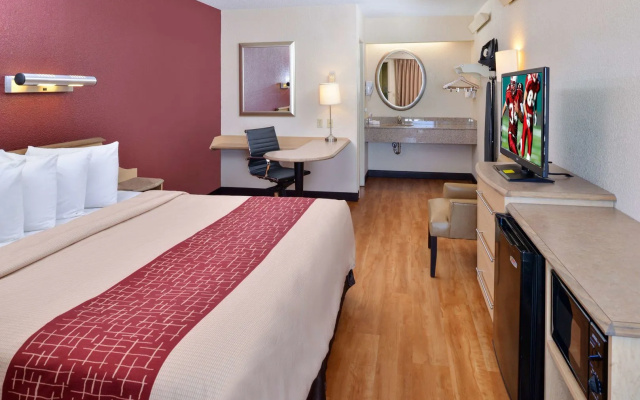 Super 8 by Wyndham Deerfield/Northbrook