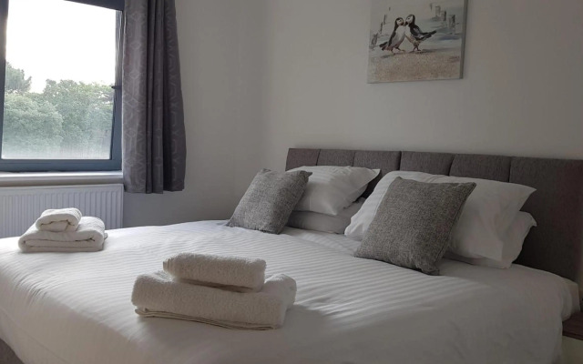 Horseshoe Apartments