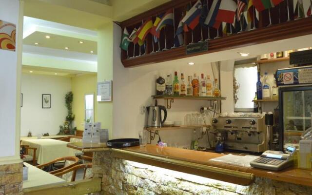 Ani Hotel