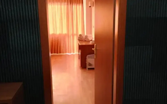 South Facing Balcony - 300mbps Wi-fi