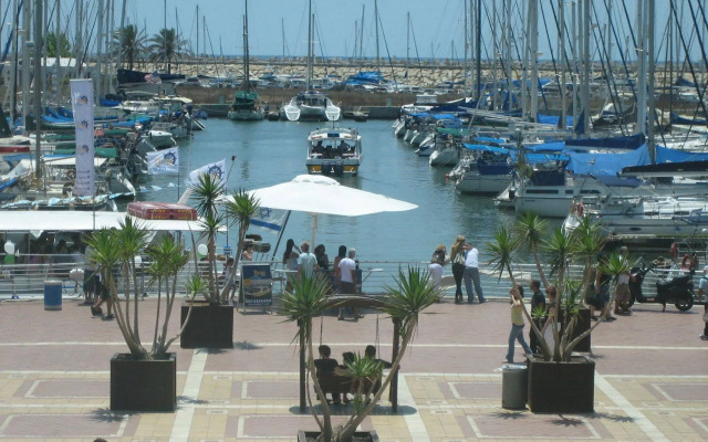 Nomi Suites
