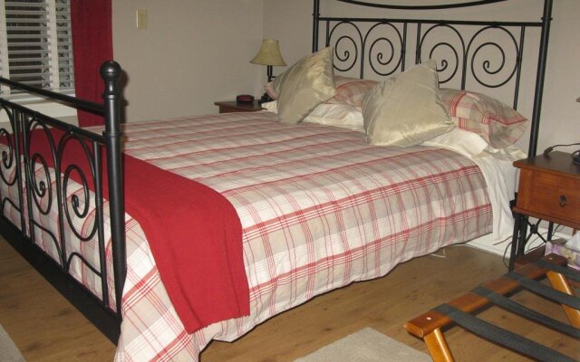 Cedar Suite Bed and Breakfast by Elevate Rooms