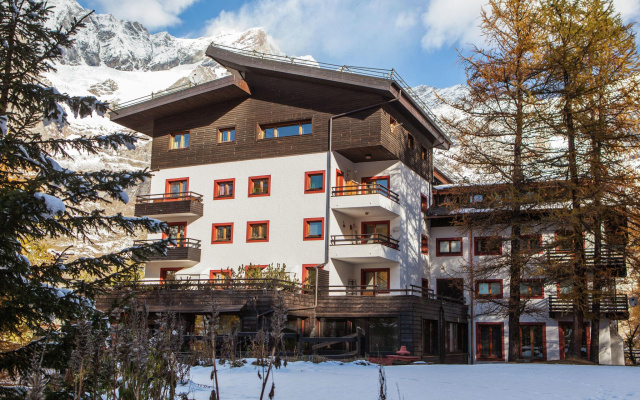 Matterhorn View Apartment in Breuil-Cervinia near Ski Area