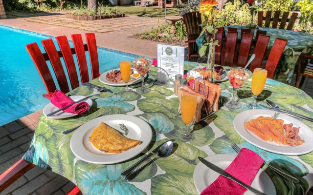 Woodmead Guest Lodge