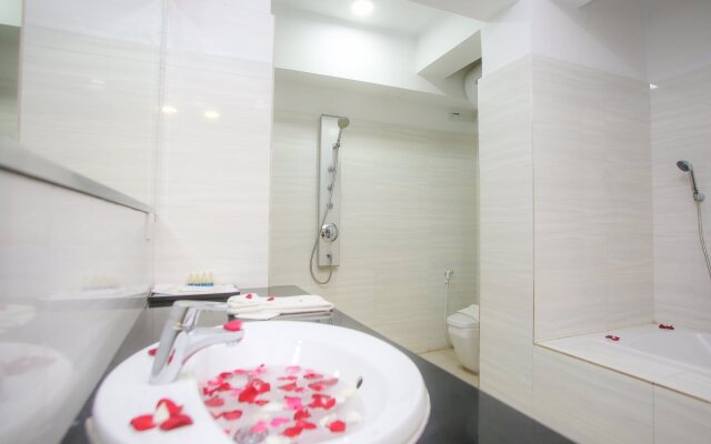 Grace Treasure Hotel