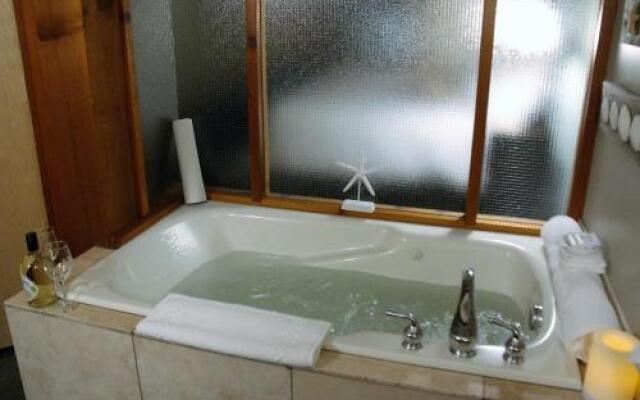 Whiskey Landing #211 Ocean's Edge by Natural Elements Vacation Rentals