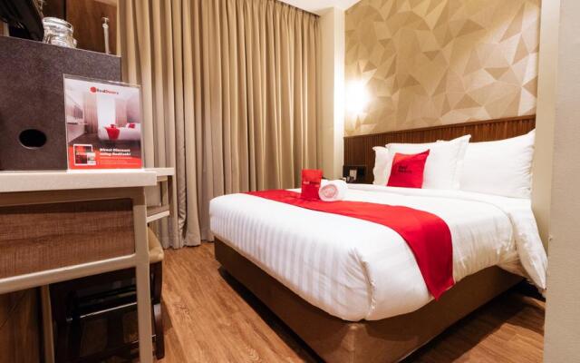 RedDoorz Premium @ South Triangle Quezon City