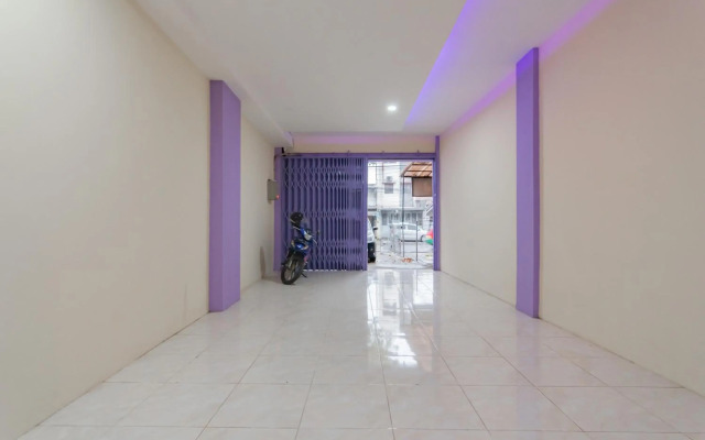 RedDoorz Near Trans Studio Mall 3