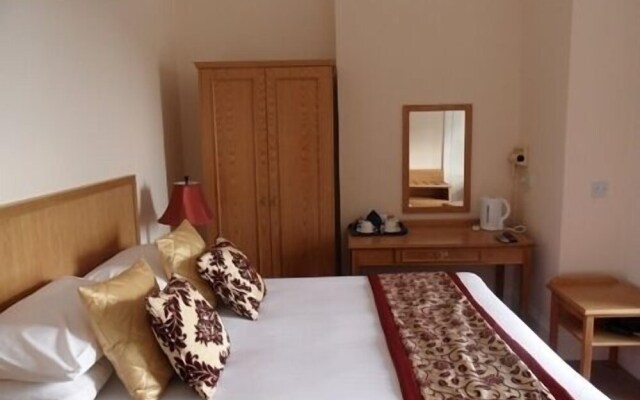 Eversley Hotel
