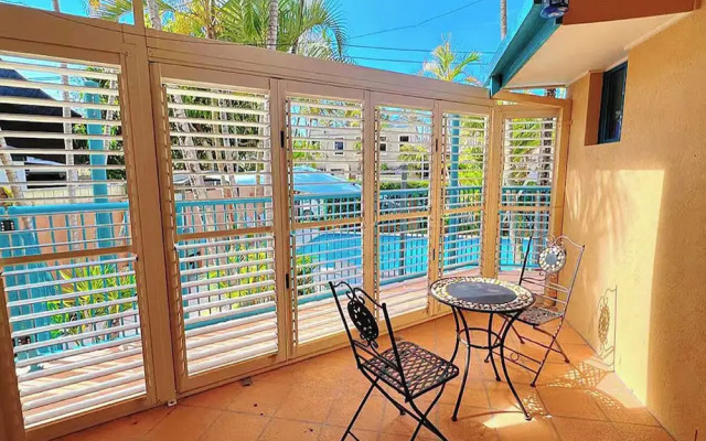 Karana Palms Self Contained Apartments