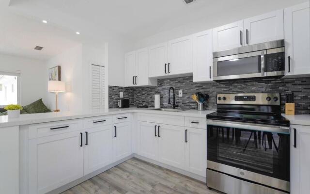 *Beautiful Family House 3 bd/2 bathrooms+backyard*