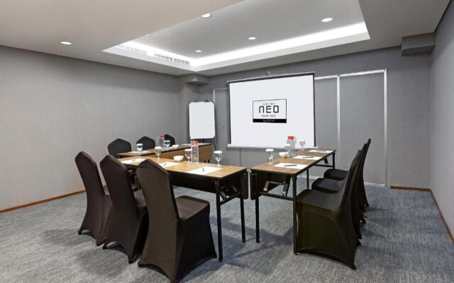 Hotel Neo Gading Solo
